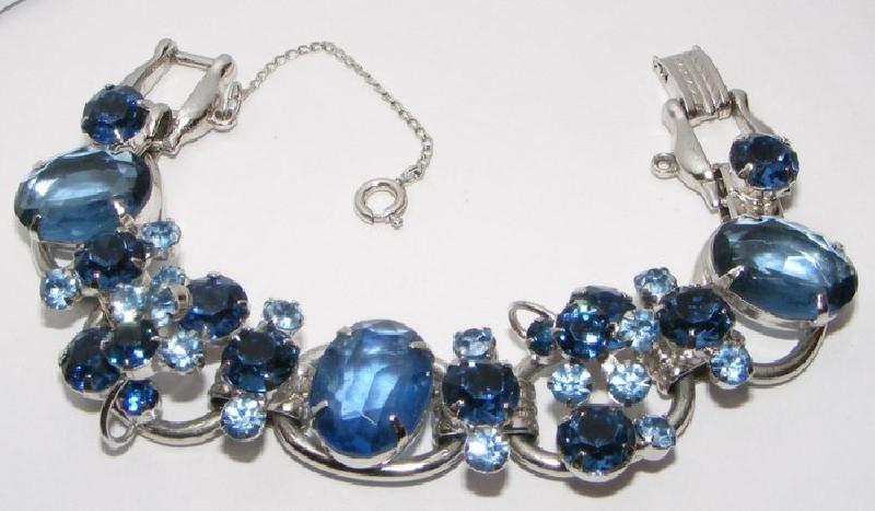 Front view of Blue Oval Bracelet 5 Link