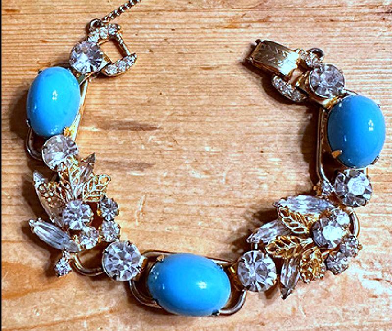Front view of Turquoise Cabochons Plastic Bracelet 5 Link