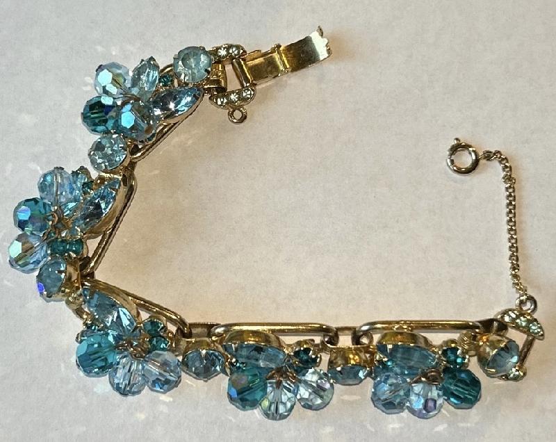 Front view of Turquoise Navettes Bracelet 5 Link