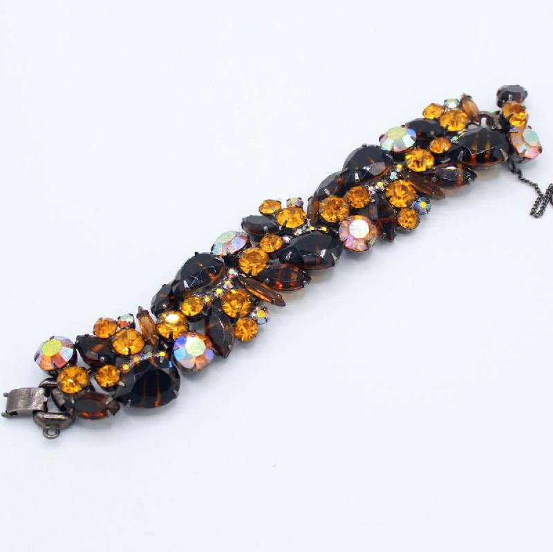 Front view of Topaz Pear Striped Bracelet 5 Link