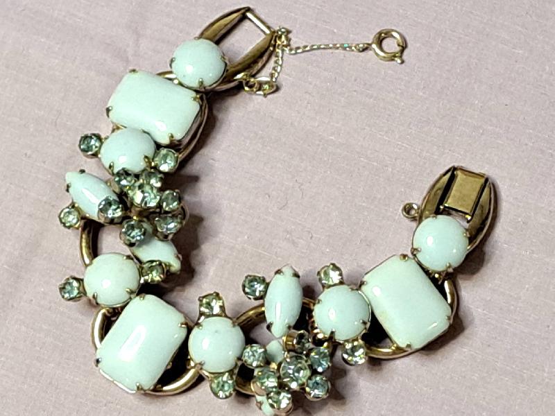 Front view of White (chalk Or Milk) Cabochons Bracelet 5 Link