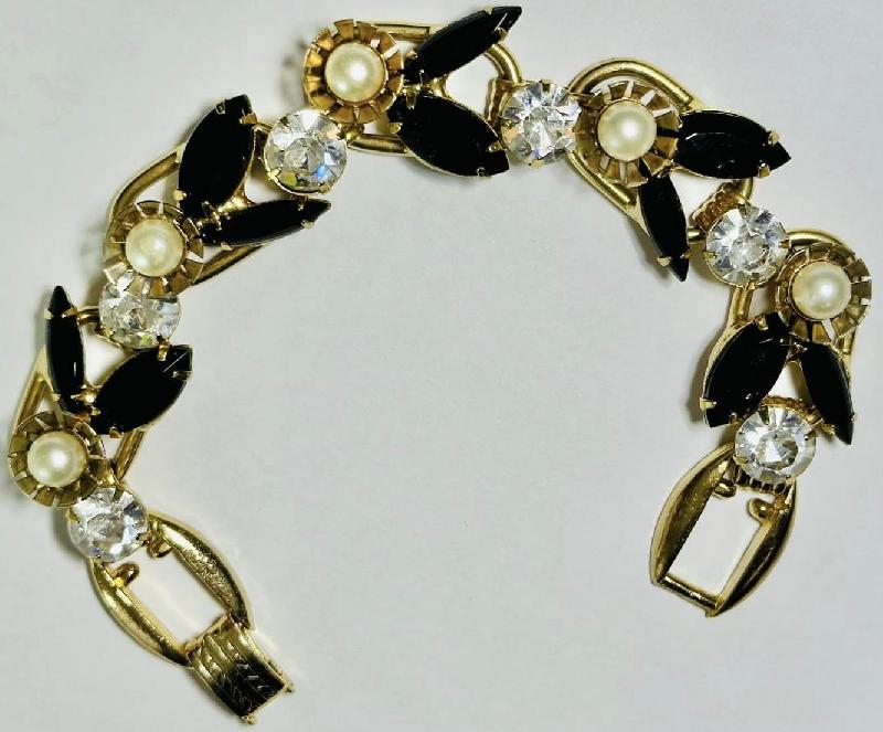 Front view of Black (jet) Navettes Pearl Bracelet 5 Link