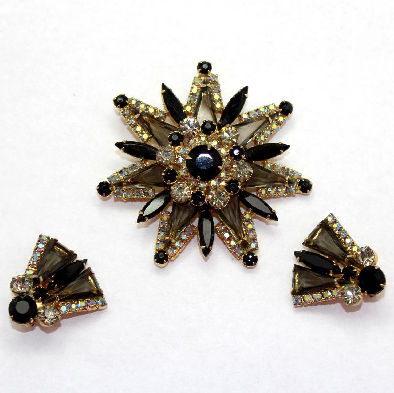 Front view of Gray (black Diamond) Triangle Earrings Clip