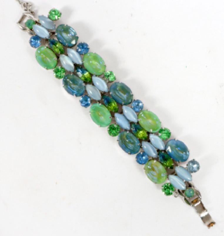 Front view of Multiple Colors Oval Multi-Color/Shaded Bracelet 5 Link