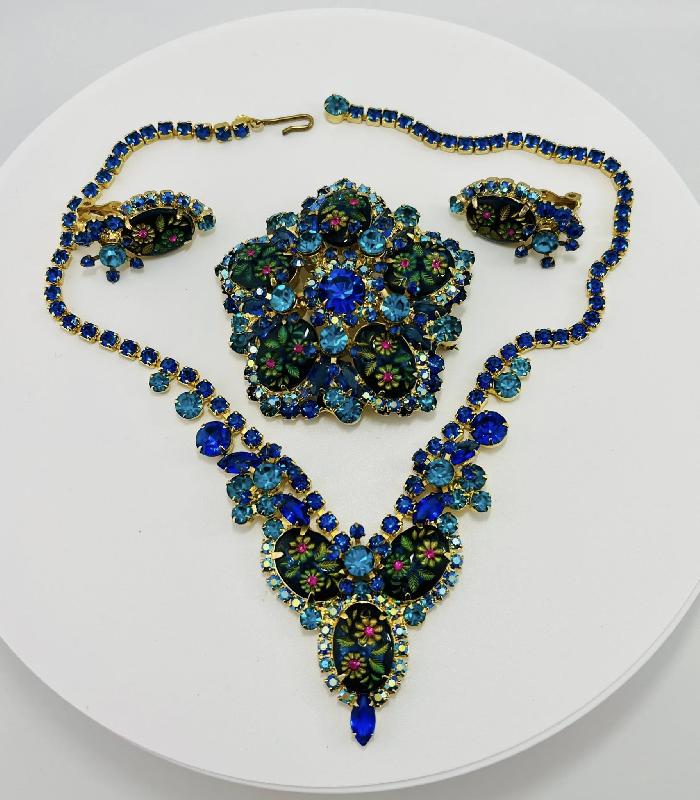 Front view of Blue Cabochons Molded/Cut Necklace