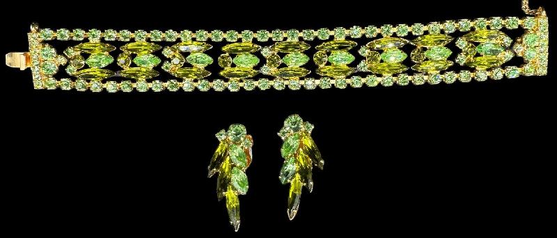 Front view of Green Navettes Bracelet Flat Push In