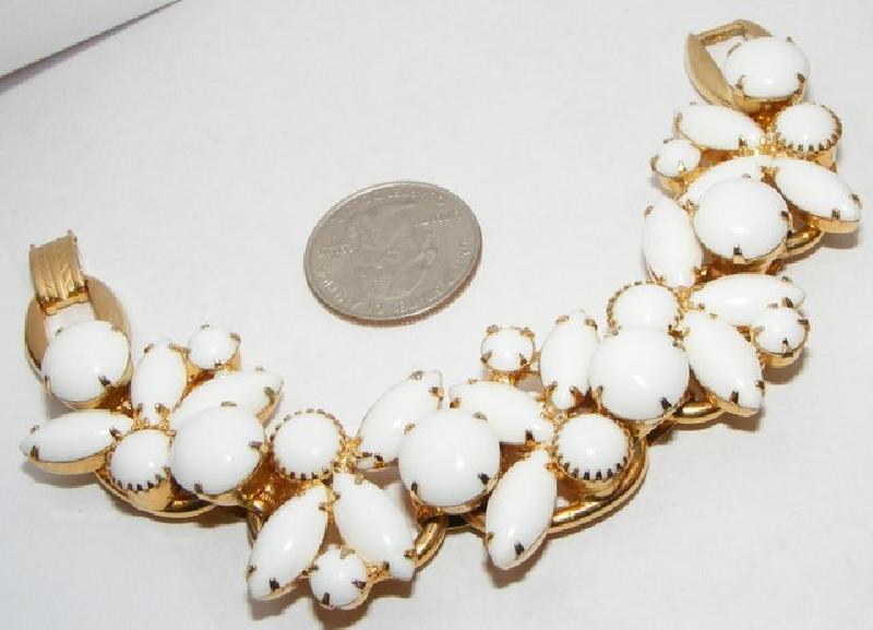 Front view of White (chalk Or Milk) Navettes Bracelet 5 Link