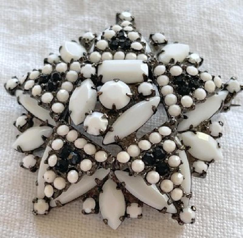 Front view of White (chalk Or Milk) Baguettes Pin Pendant