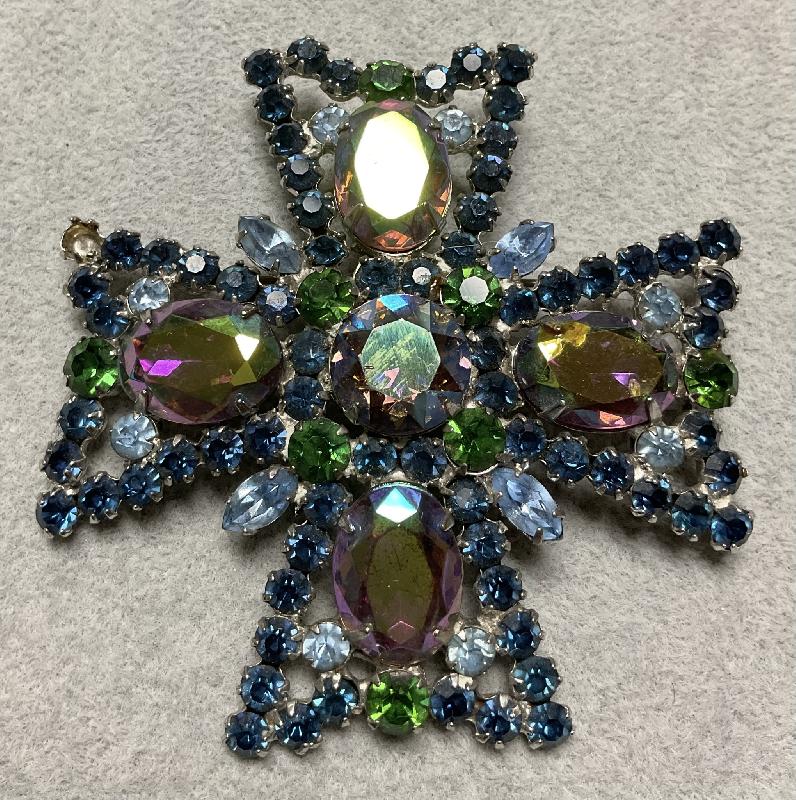 Front view of Multiple Colors Oval Pin Pendant