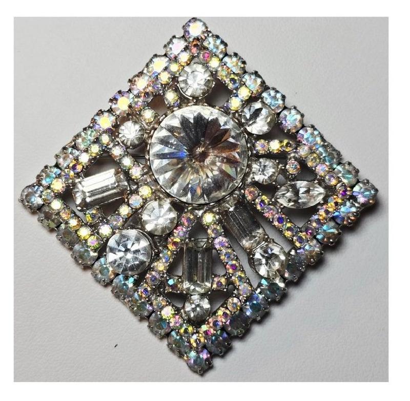 Front view of Clear Baguettes Rivoli/Margarita Brooch