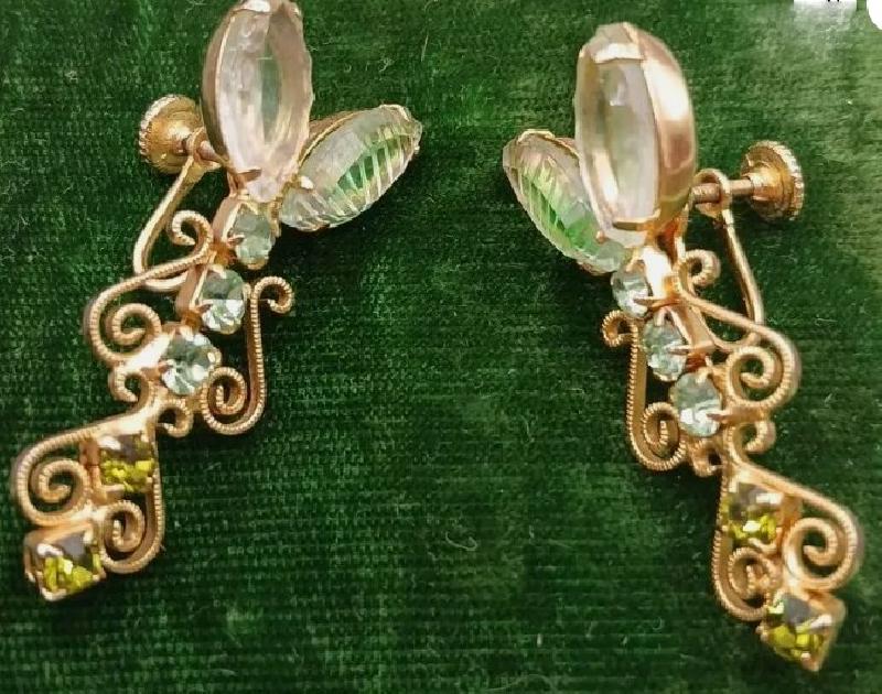 Front view of Green Navettes Earrings Screw