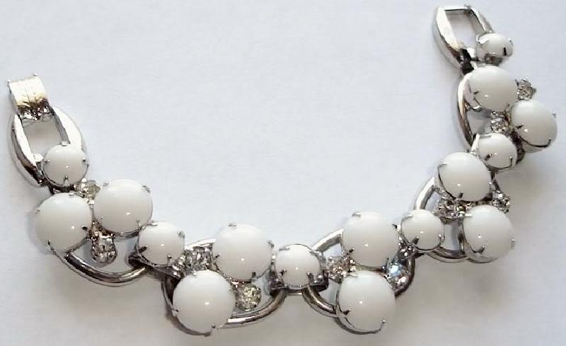 Front view of White (chalk Or Milk) Cabochons Bracelet 5 Link
