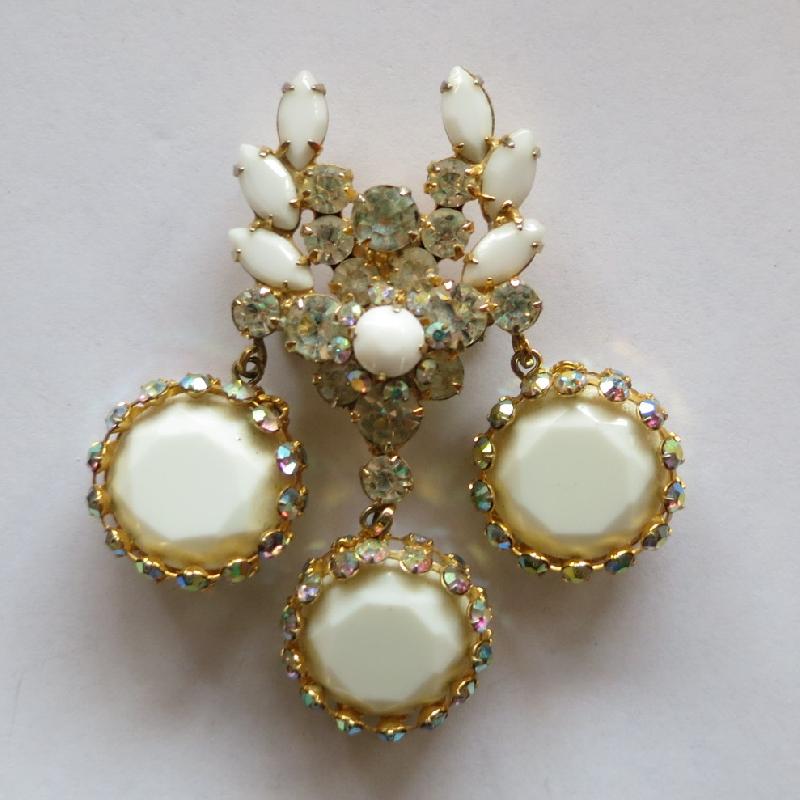 Front view of White (chalk Or Milk) Framed Disks Pin Pendant