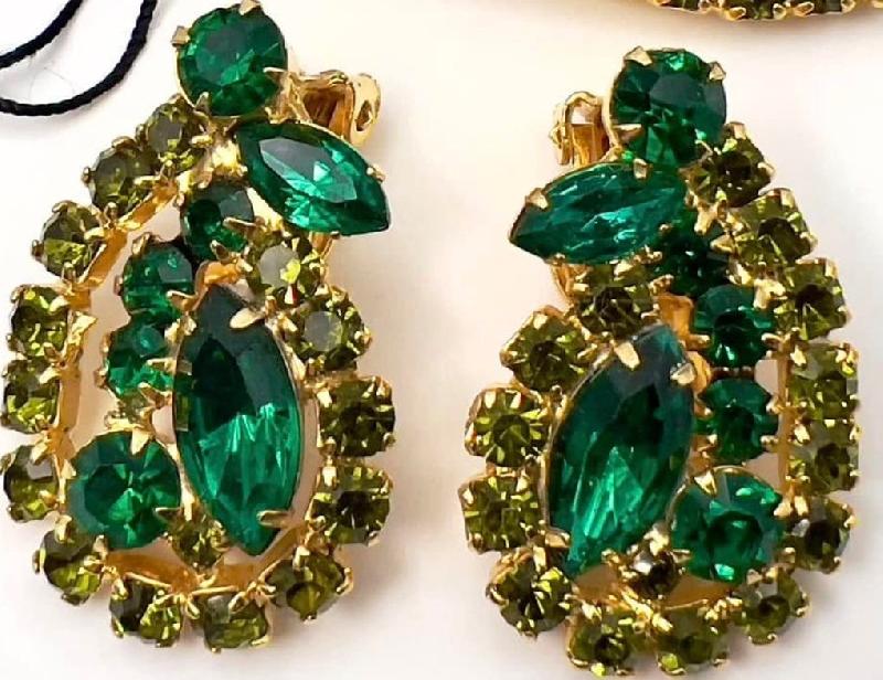 Front view of Green Navettes Earrings Clip