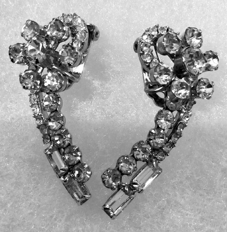 Front view of Clear Baguettes Earrings Clip