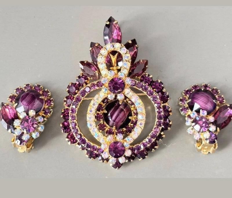 Front view of Purple (cardinal) Navettes Givre Pin Pendant