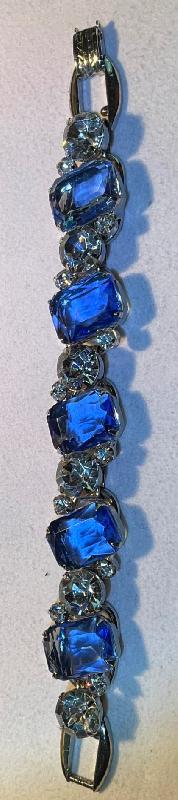 Front view of Blue Emerald Cut Bracelet 5 Link