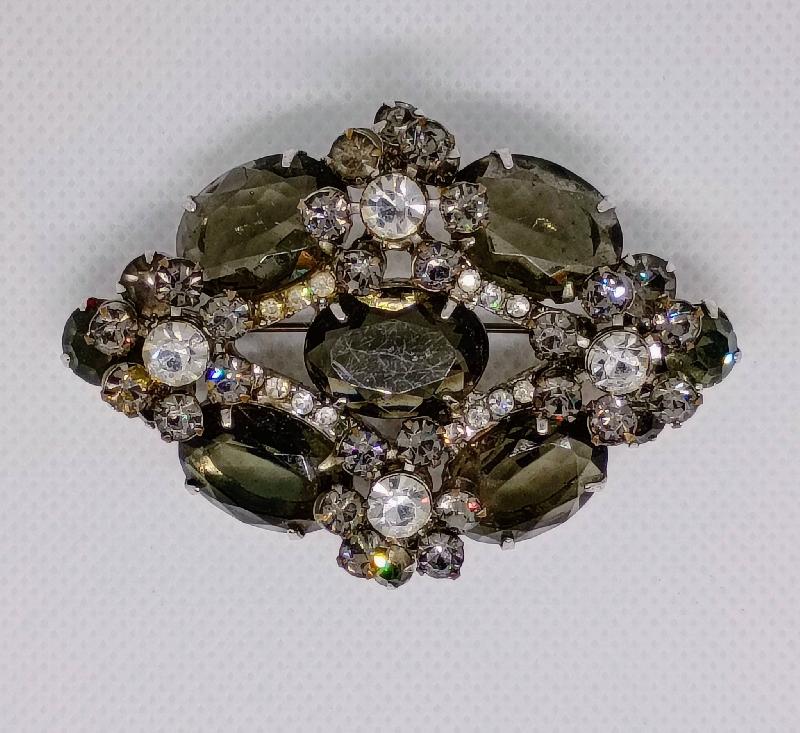 Front view of Gray (black Diamond) Oval Brooch