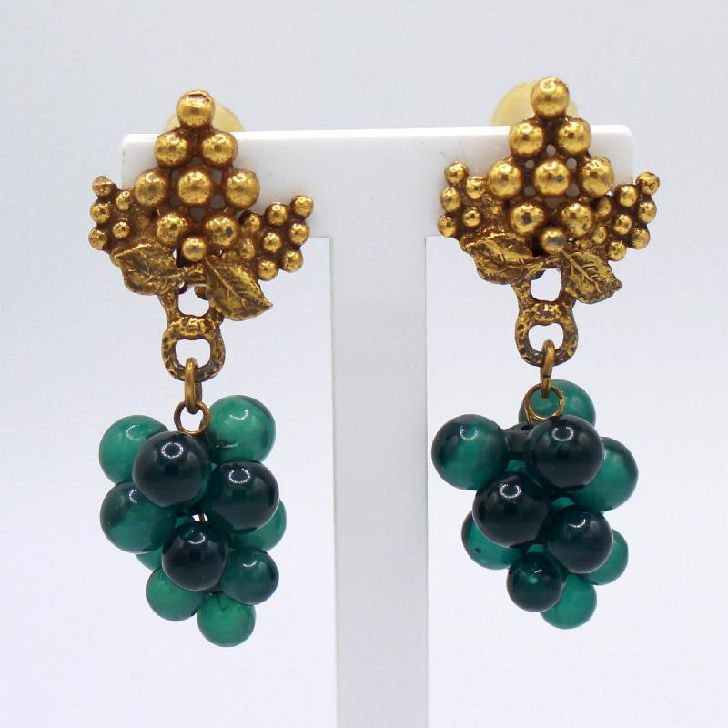 Front view of Green Plastic Earrings Clip