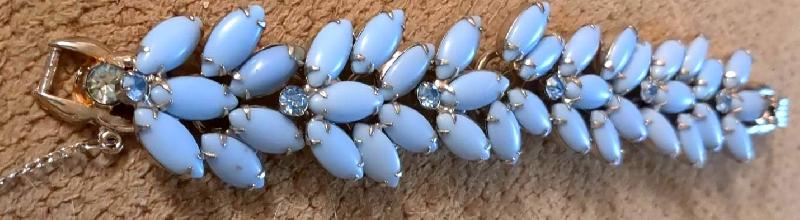 Front view of Blue Cabochons Bracelet 5 Link