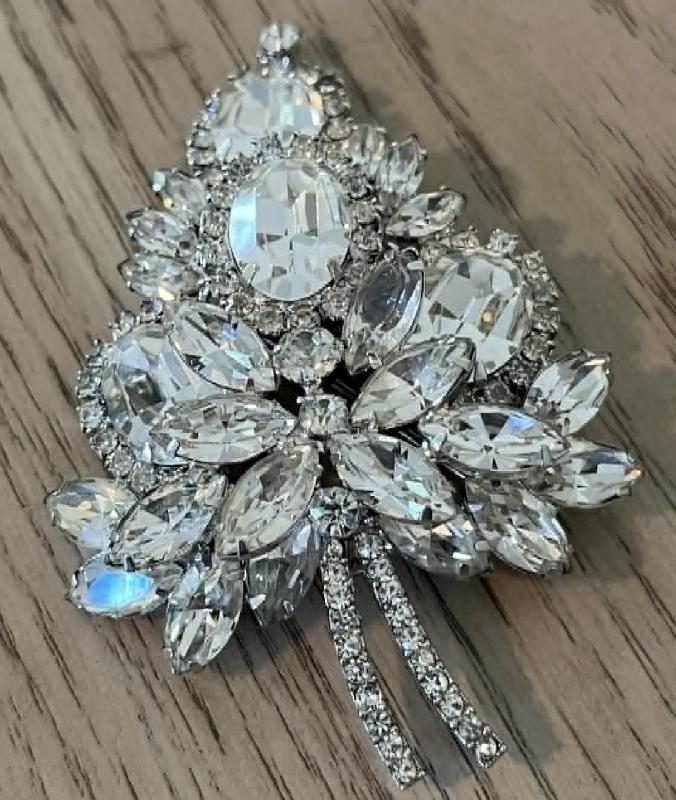 Front view of Clear Oval Brooch