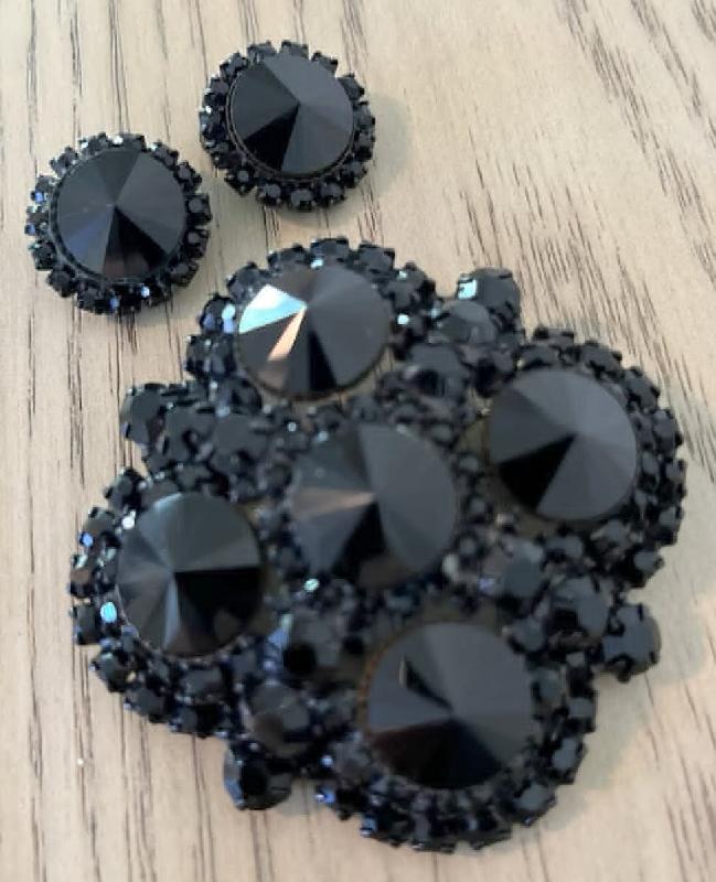 Front view of Black (jet) Chatons Only Rivoli/Margarita Brooch
