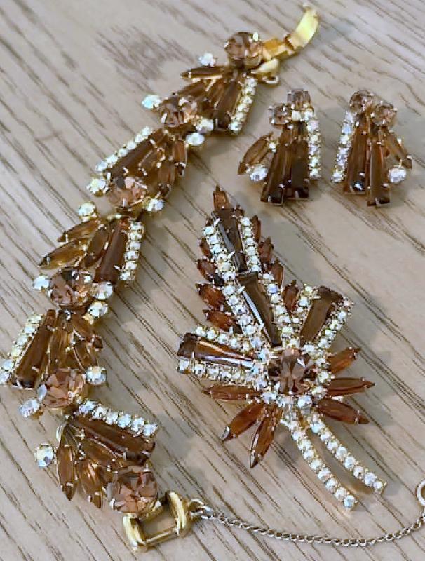 Front view of Topaz Keystones Brooch