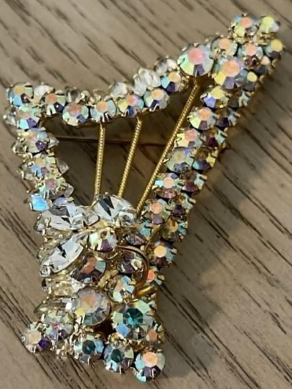 Front view of AB Navettes Brooch