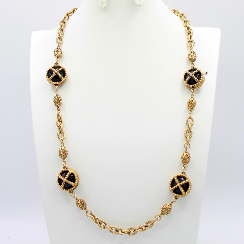 Front view of Black (jet) Chatons Only Necklace