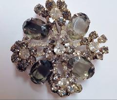 Gray (black Diamond) Oval Brooch