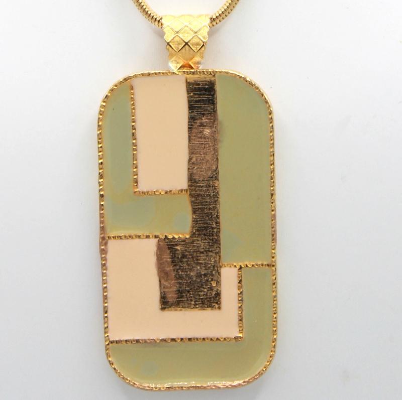 Front view of Green Pendant