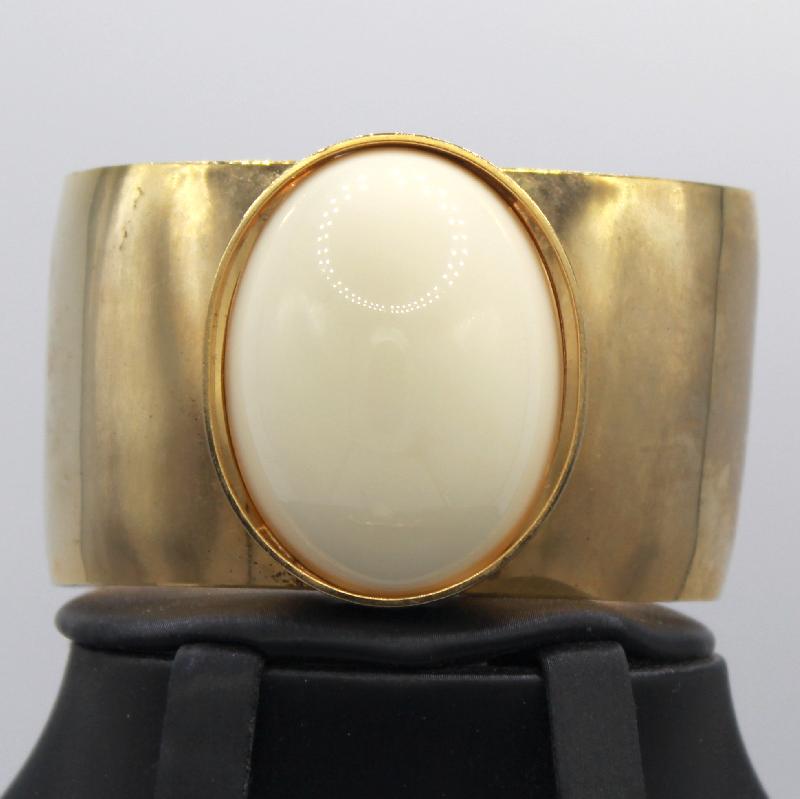 Front view of White (chalk Or Milk) Cabochons Plastic Bracelet Clamper
