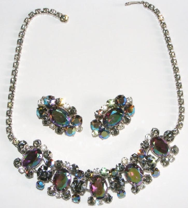 Front view of Gray (black Diamond) Oval Necklace