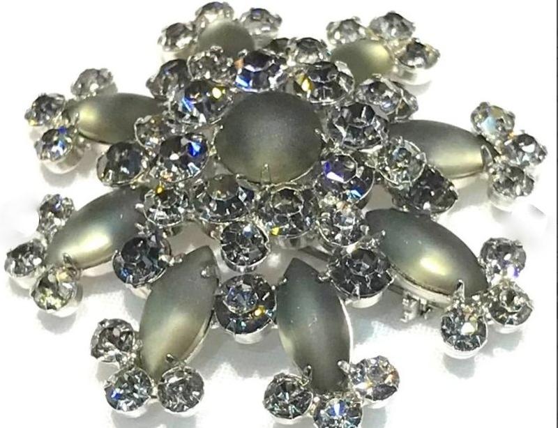 Front view of Gray (black Diamond) Cabochons Frosted Brooch