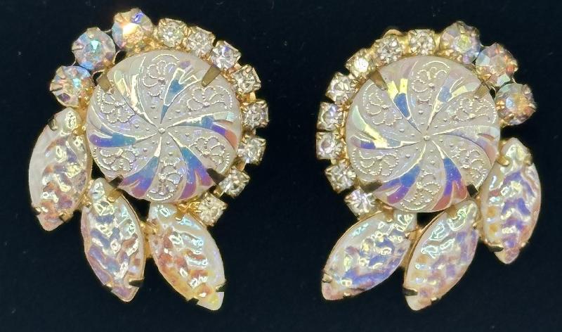 Front view of AB Cabochons Molded/Cut Earrings Clip