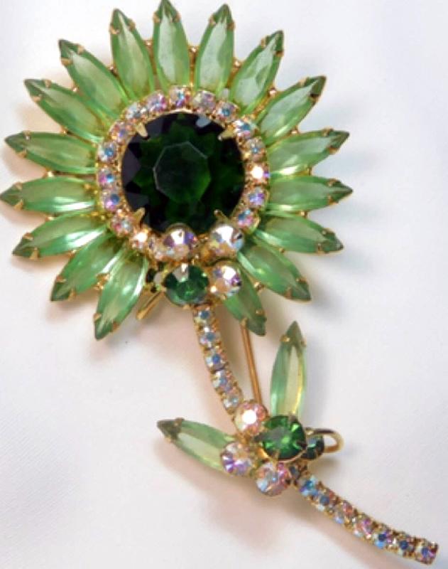 Front view of Green Dentelle Brooch