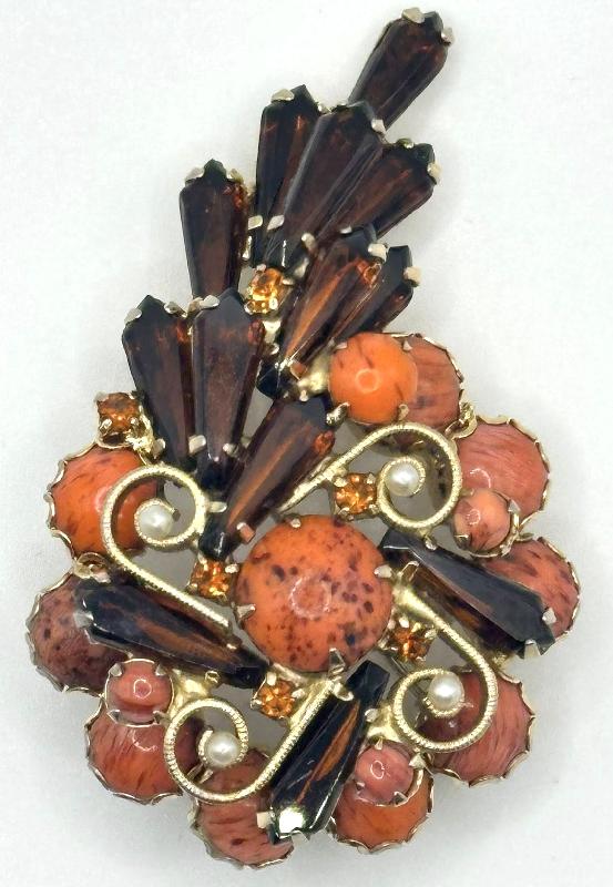 Front view of Multiple Colors Spear Spotted Brooch