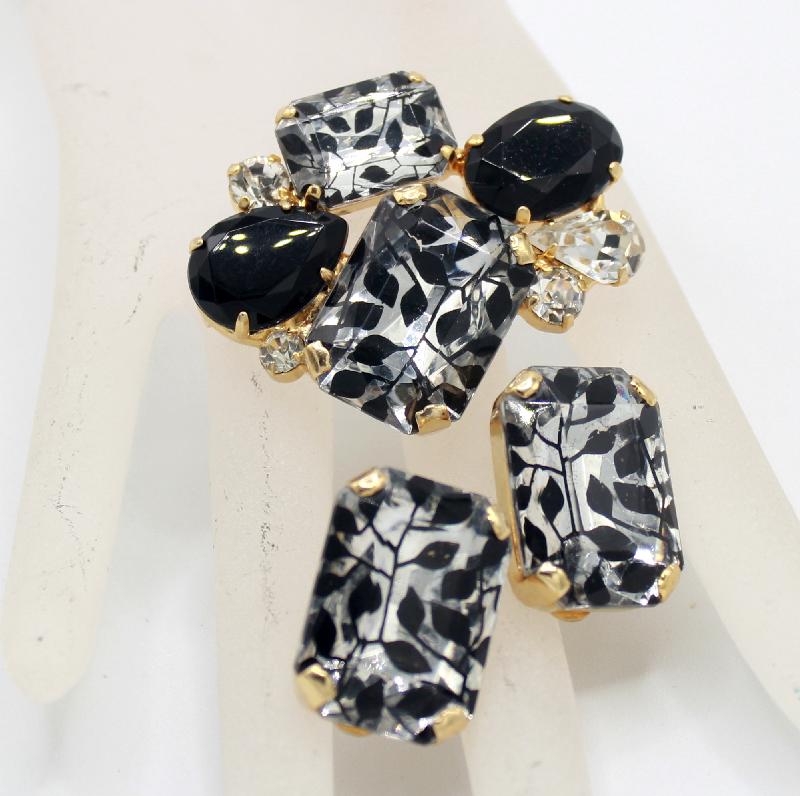 Front view of Black (jet) Emerald Cut Plastic Earrings Clip