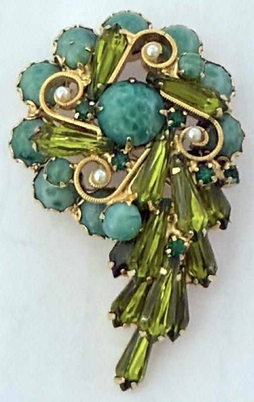 Front view of Green Spear Pearl Brooch
