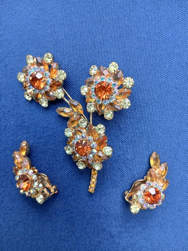 Front view of Topaz Navettes Earrings Clip