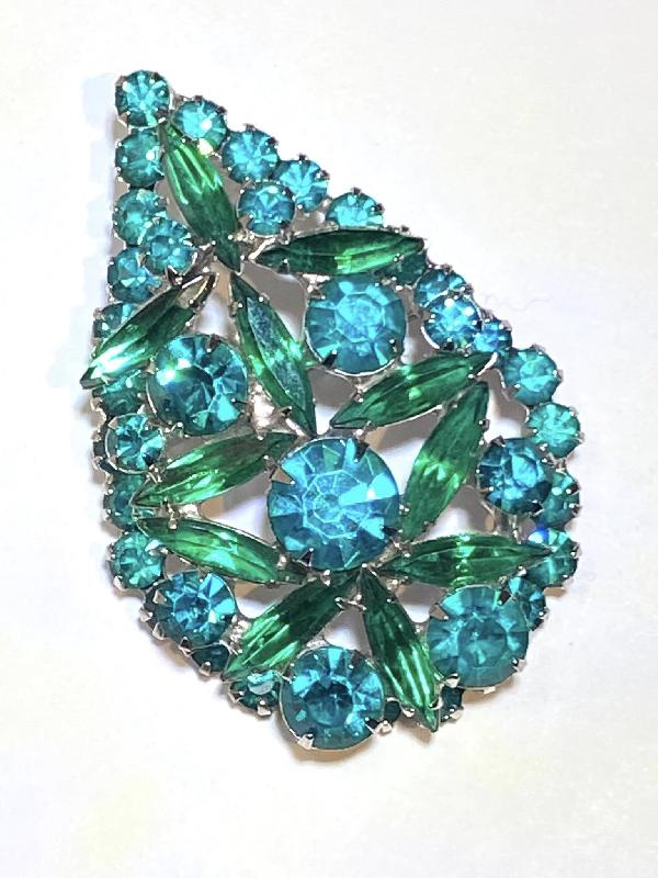Front view of Green Navettes Pin Pendant