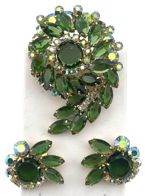Front view of Green Dentelle Brooch