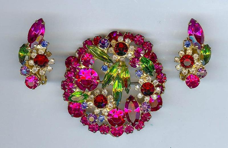 Front view of Pink Navettes Earrings Clip