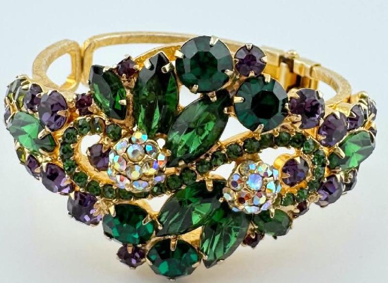 Front view of Multiple Colors Navettes Bracelet Clamper