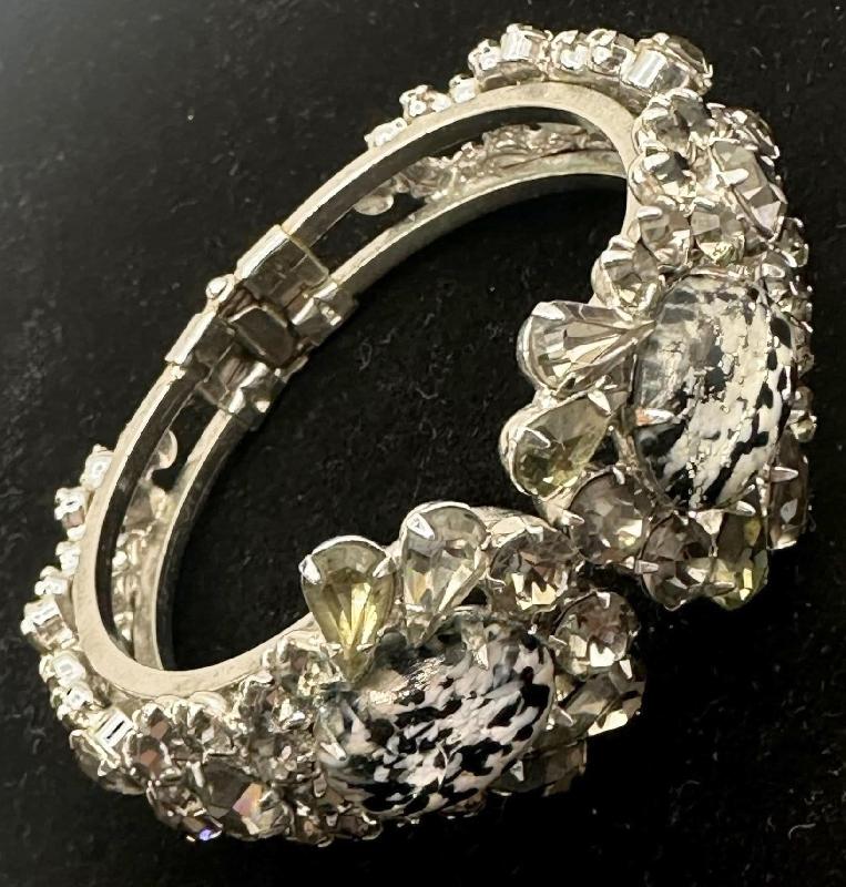 Front view of Gray (black Diamond) Cabochons Spotted Bracelet Clamper
