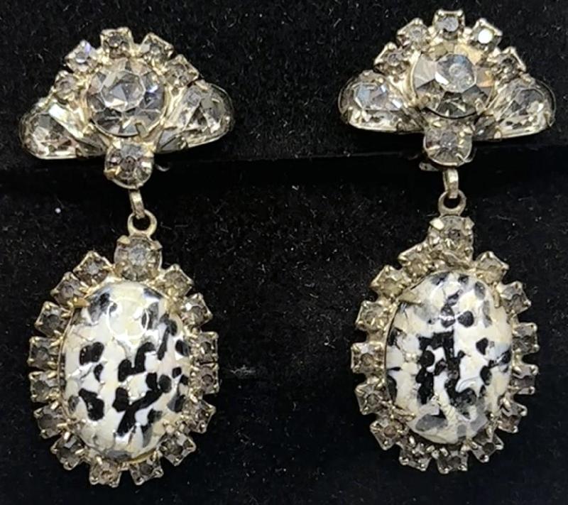 Front view of Gray (black Diamond) Cabochons Spotted Earrings Clip