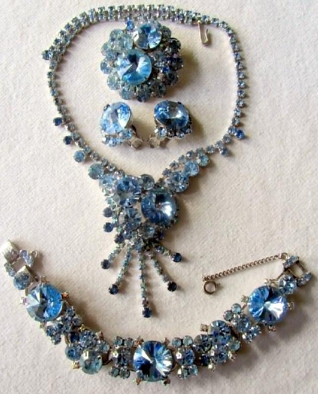 Front view of Blue Chatons Only Rivoli/Margarita Brooch