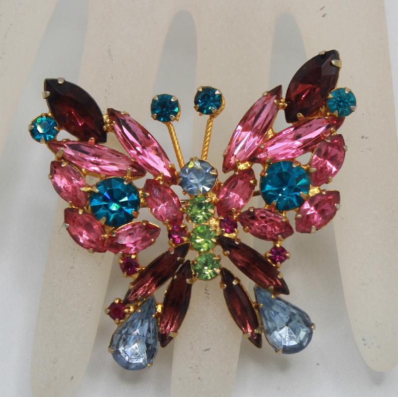 Front view of Pastel Pear Brooch