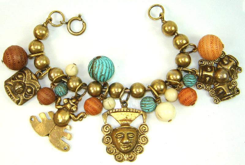 Front view of Bracelet Charm