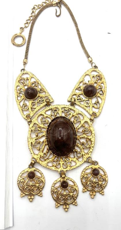 Front view of Topaz Cabochons Plastic Necklace